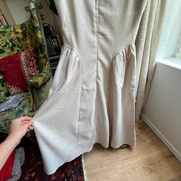 Elegant Cream Midi Dress - Picture 6 of 7